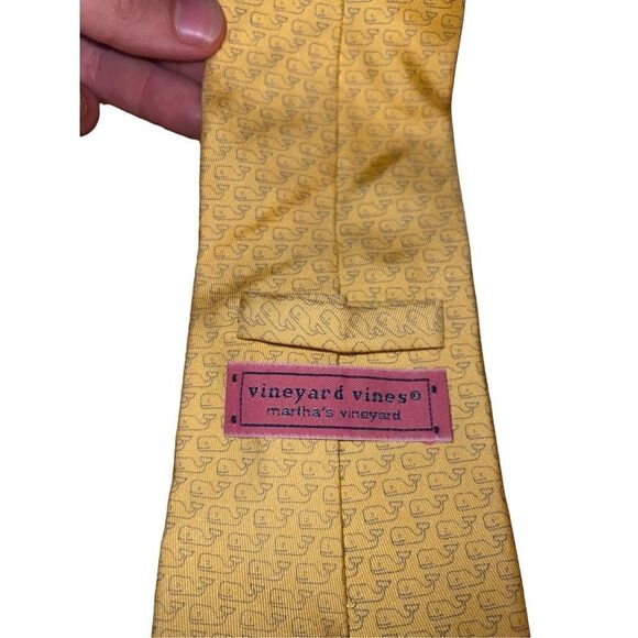Vineyard Vines Golden Whale Logo Print Handmade in USA Necktie - Picture 3 of 7
